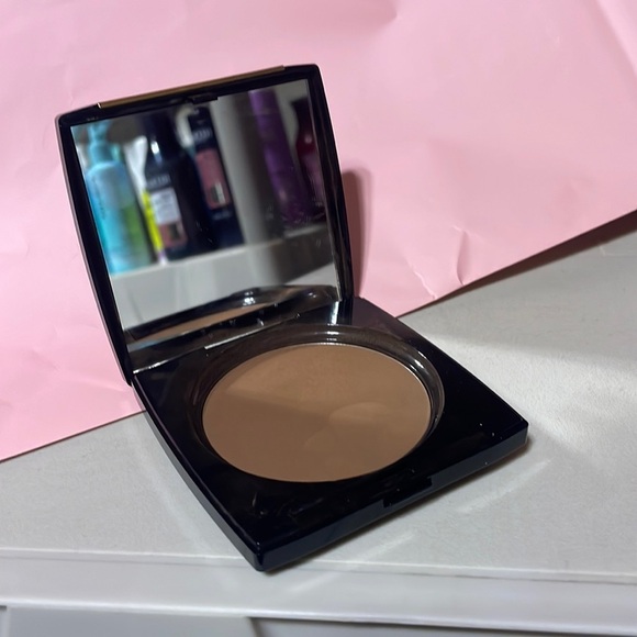 Other - Dual Finish Multi-Tasking Lightweight Pressed Powder Foundation
 560 suede c